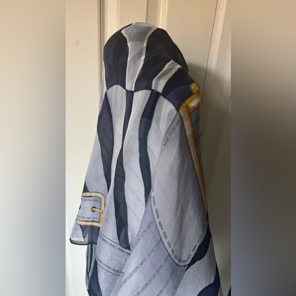 Fendi Scarf/Shawl. Zebra Print. 100% Scarf. Made in Italy. - Picture 11 of 16